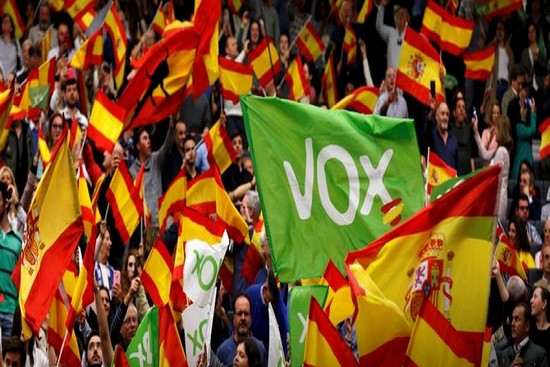 حزب "فوكس" المتطرف يشارك في حكومة إقليمية لأول مرة في تاريخ إسبانيا